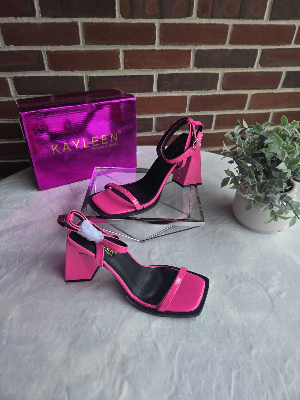 Kayleen Hot Pink Black Block Heel Sandals‎ Size 7